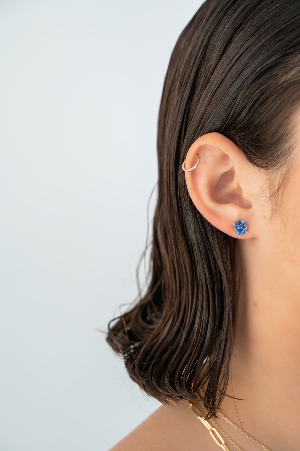 Ceylon Sapphire Studs, large, in 18k gold, view 2