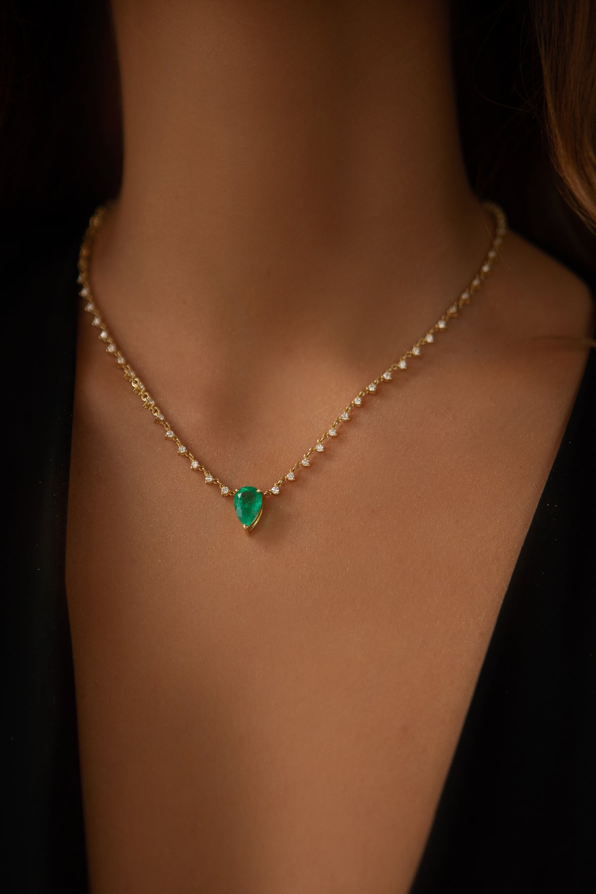 Colombian Emerald Eternity Diamond Necklace, detail