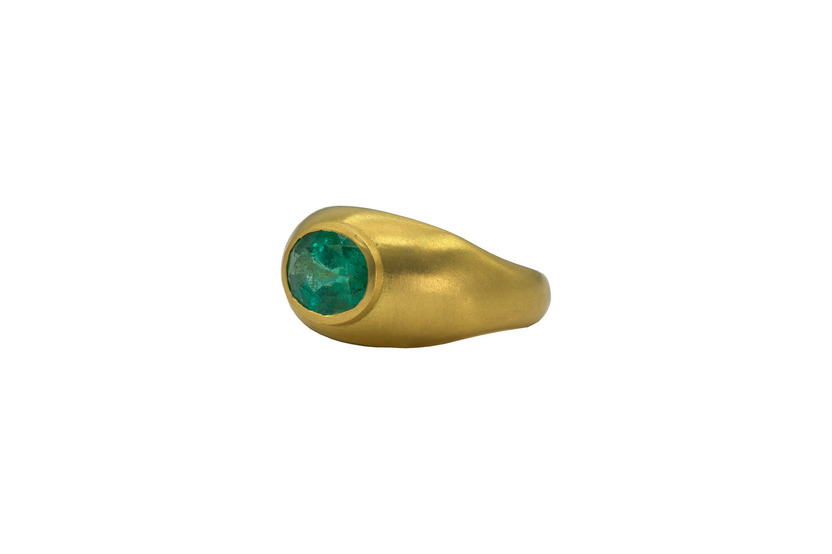 Oval Emerald Ring, side view