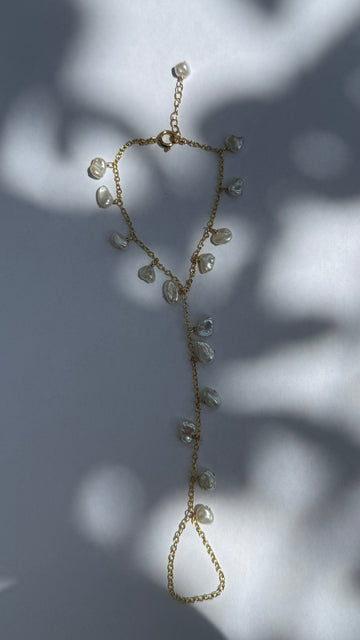 11/30 Keshi Pearl Hand Chain