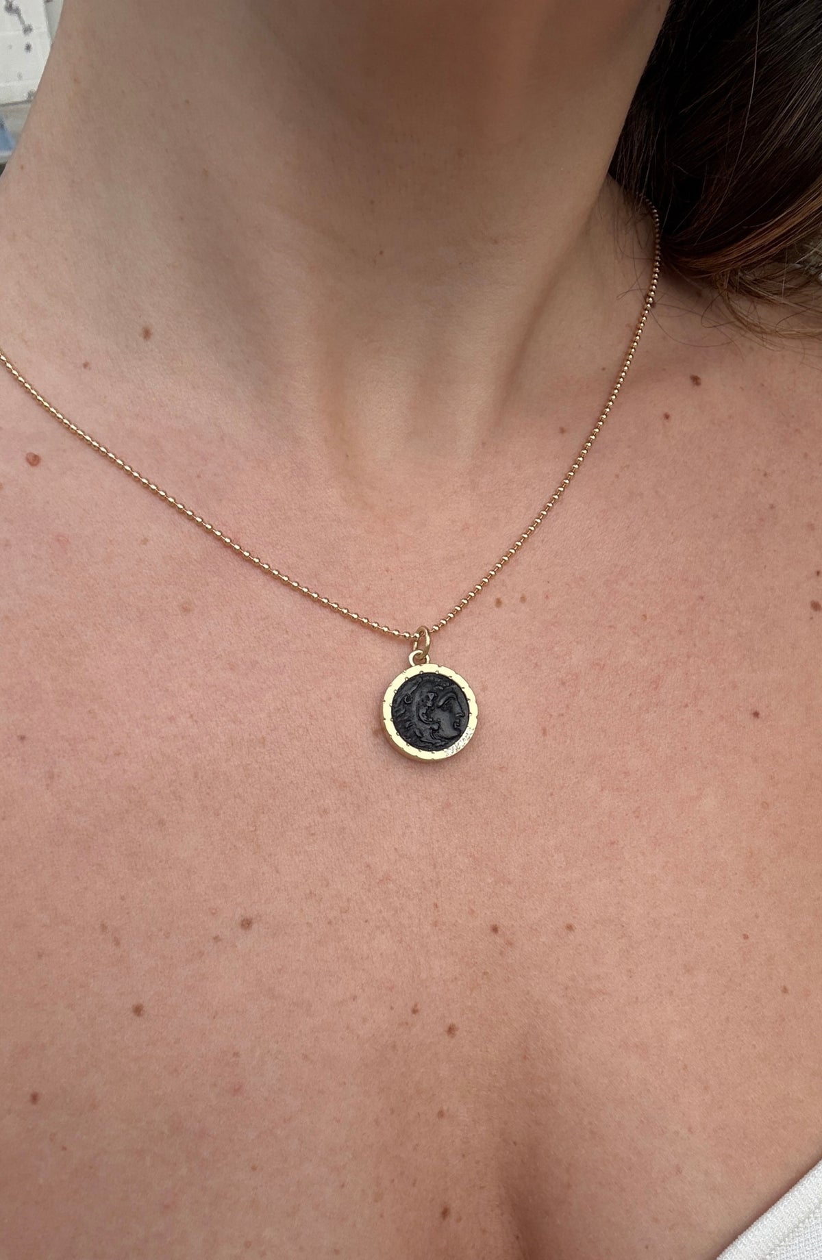 Intaglio Alexander the Great Necklace in 18k gold, view 3