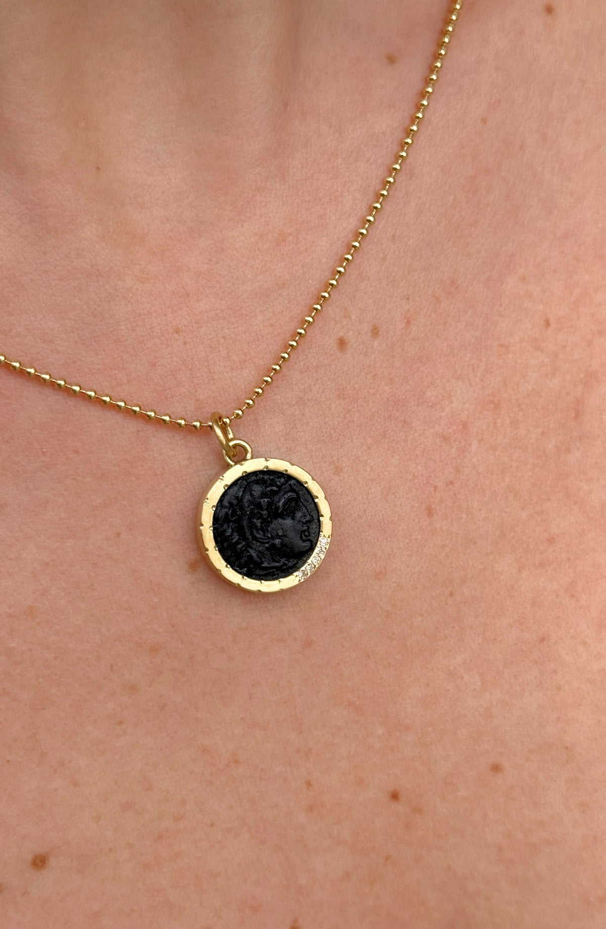 Intaglio Alexander the Great Necklace in 18k gold, view 2