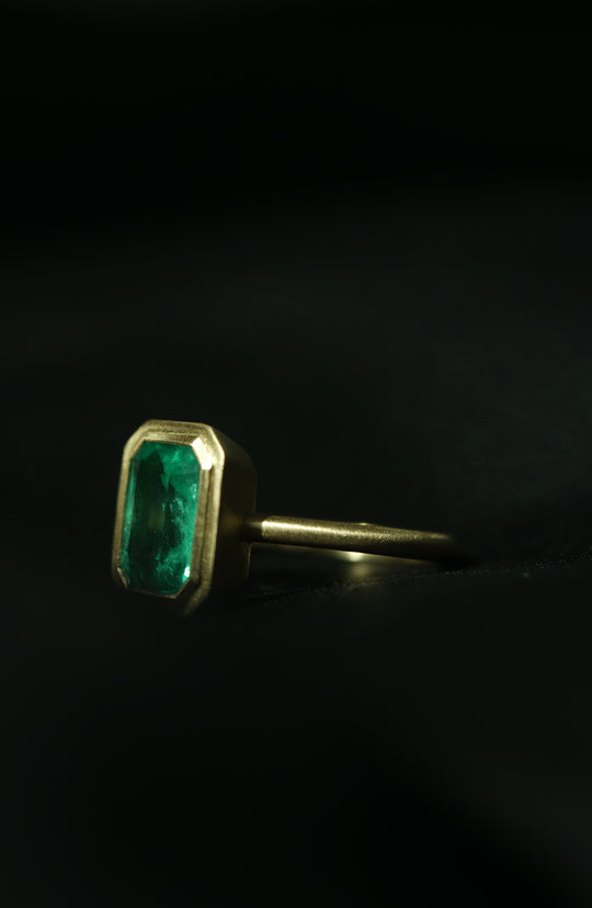Pure Emerald Ring