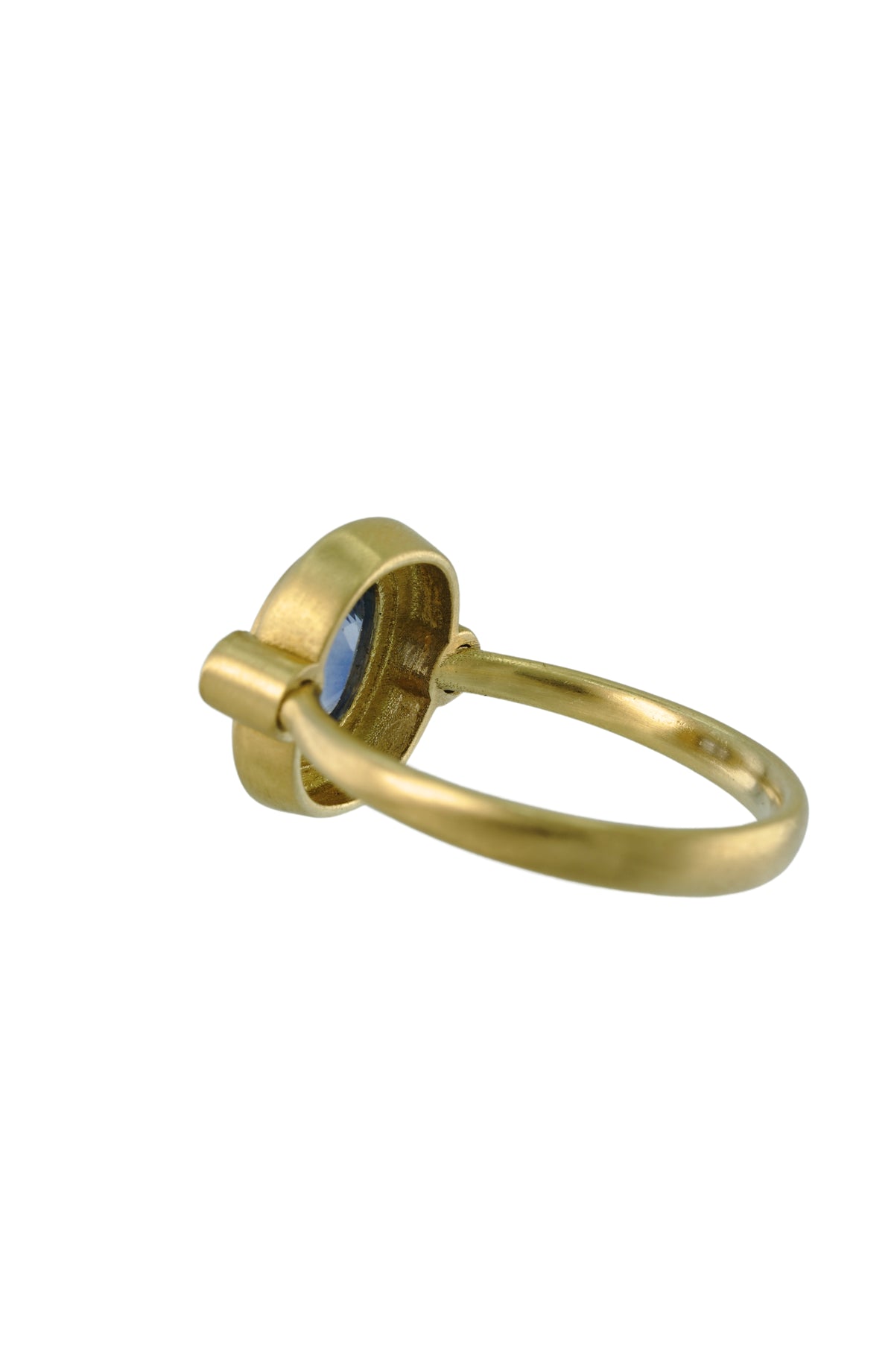 Sapphire Ring with Diamonds in 18k gold, view 5