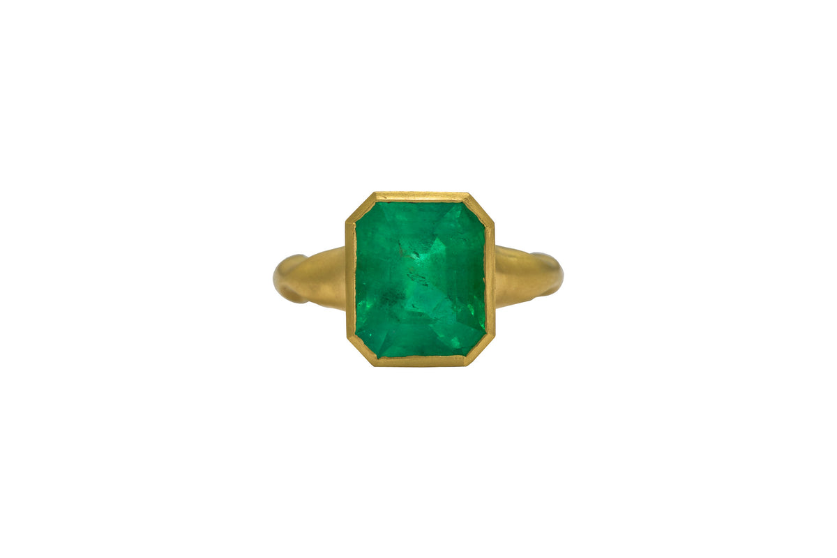 Emerald Rectangular Ring