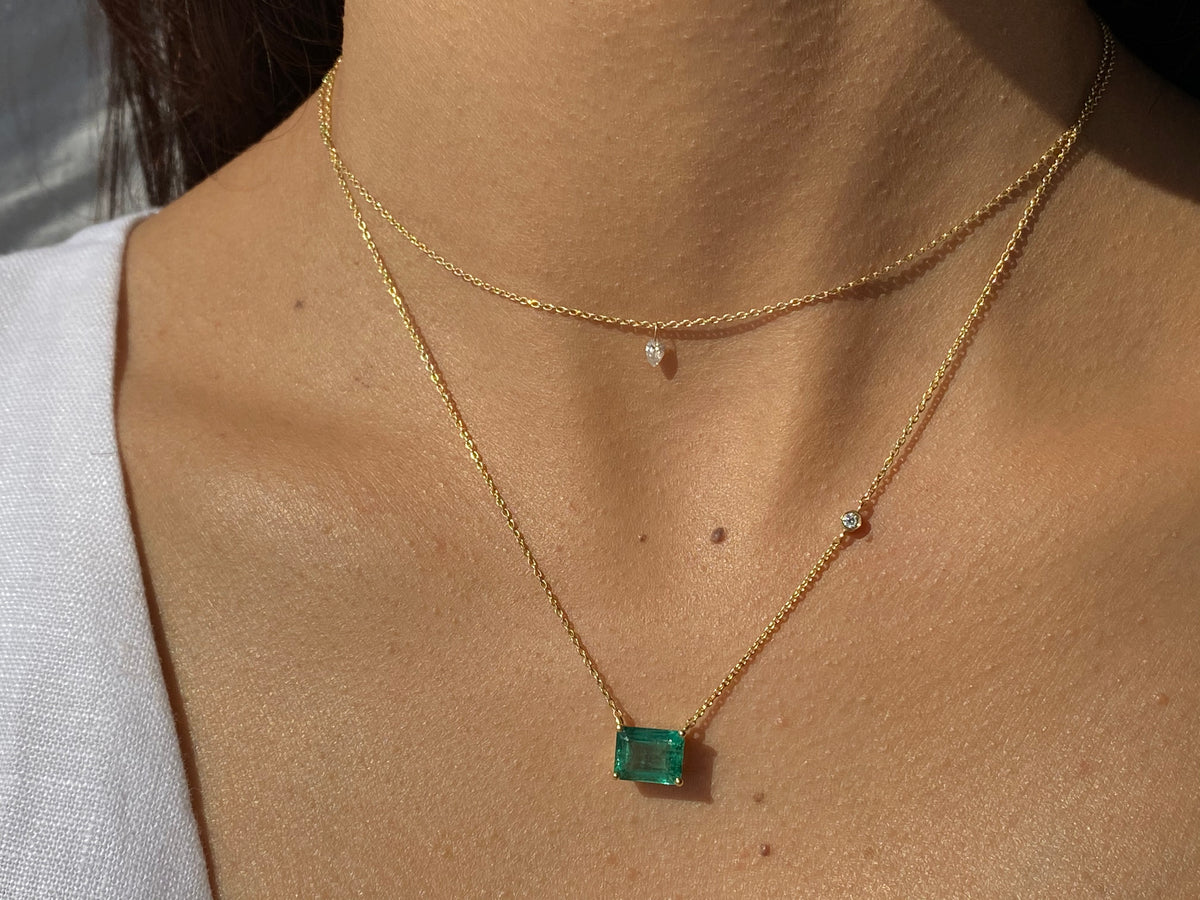 Colombian Emerald Necklace with Diamond in 18k gold, view 2